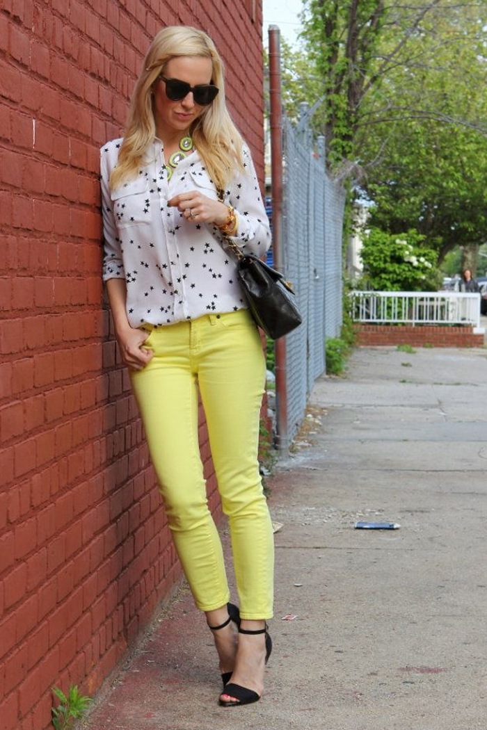 Желтые брюки с чем носить женщинам фото